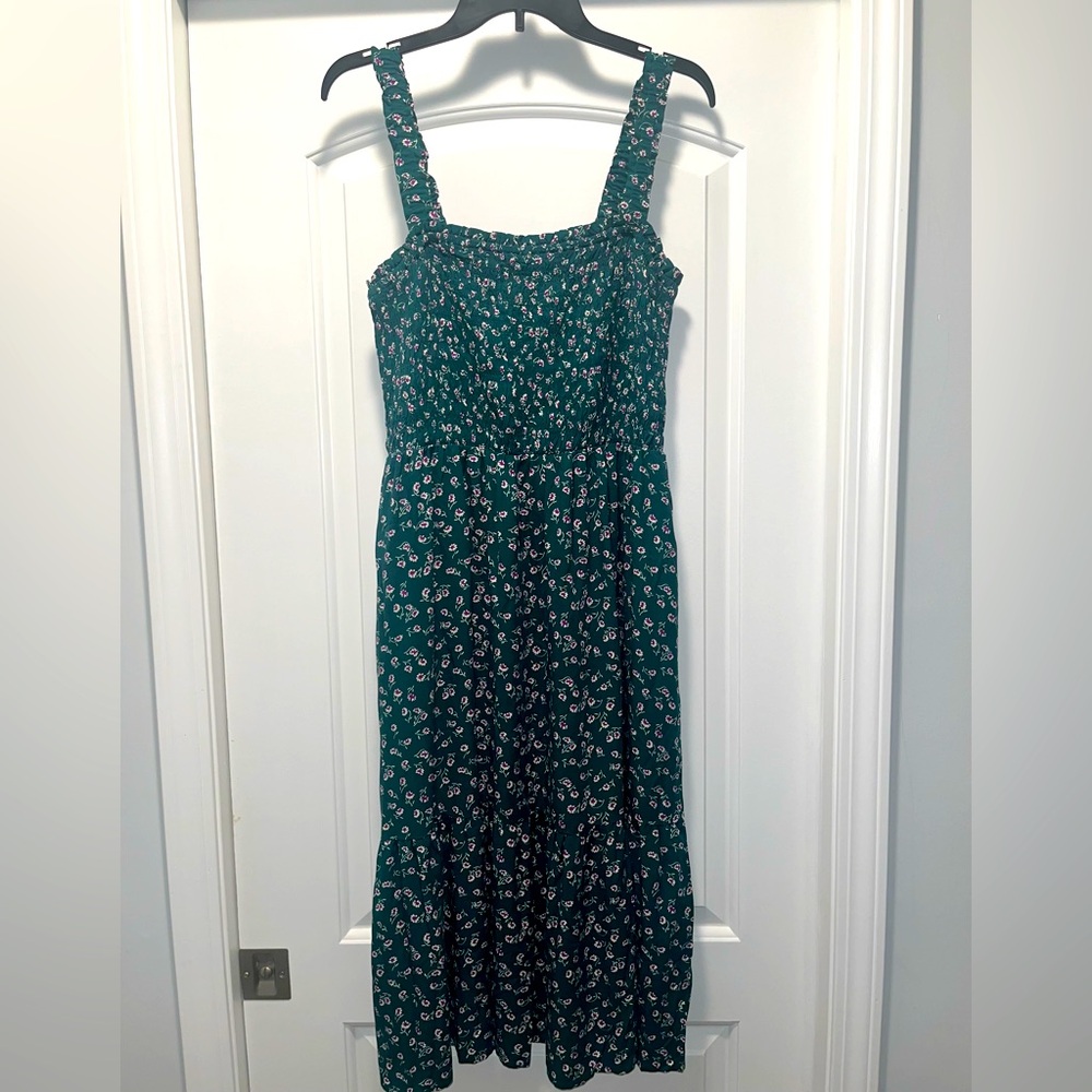 GAP, NWT smocked midi dress, elastic straps, tiered hem and pockets. Size L